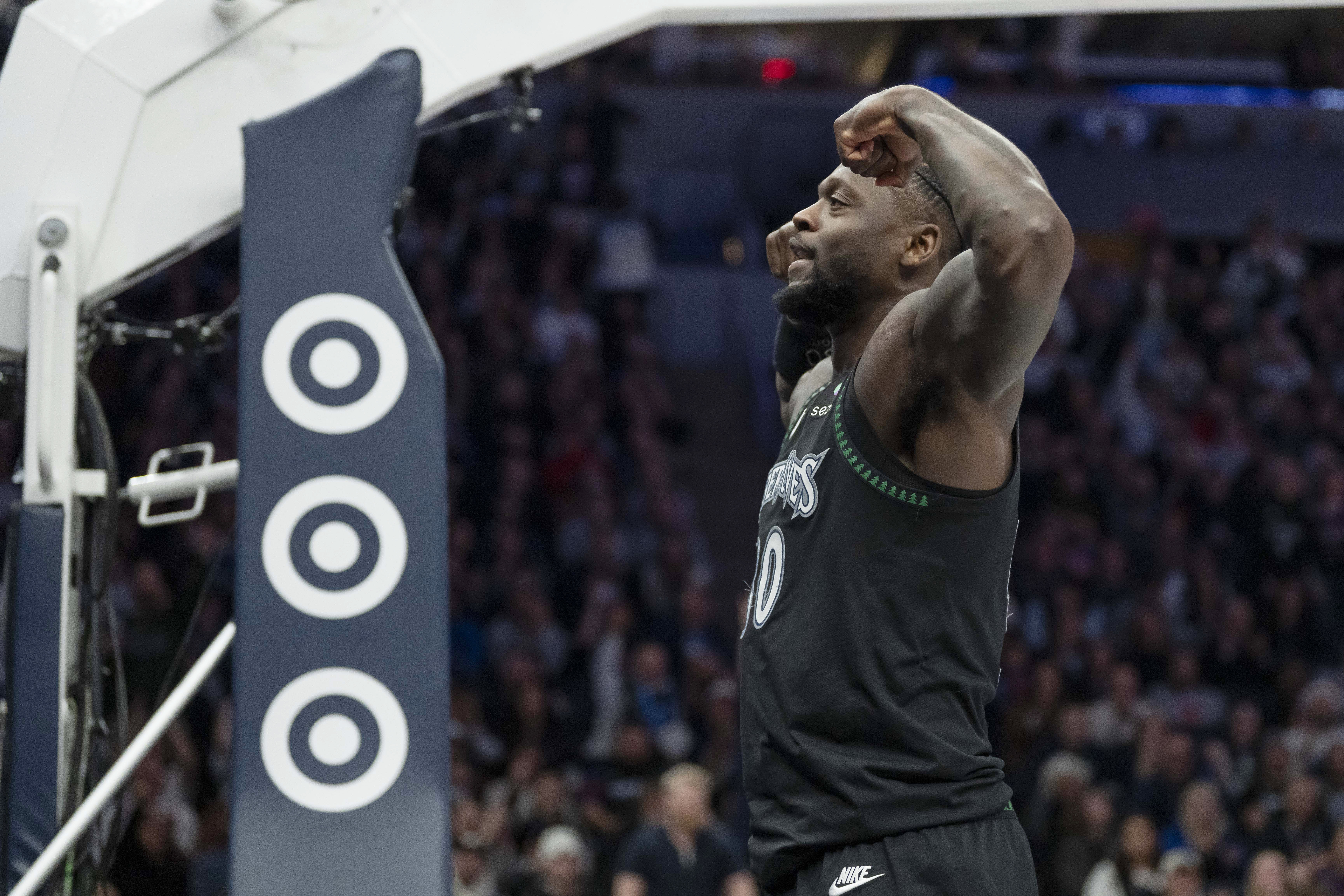 开云体育下载-超强表现！兰德尔半场14中10高效砍24分 另有5板6助1断&amp;三分6中4