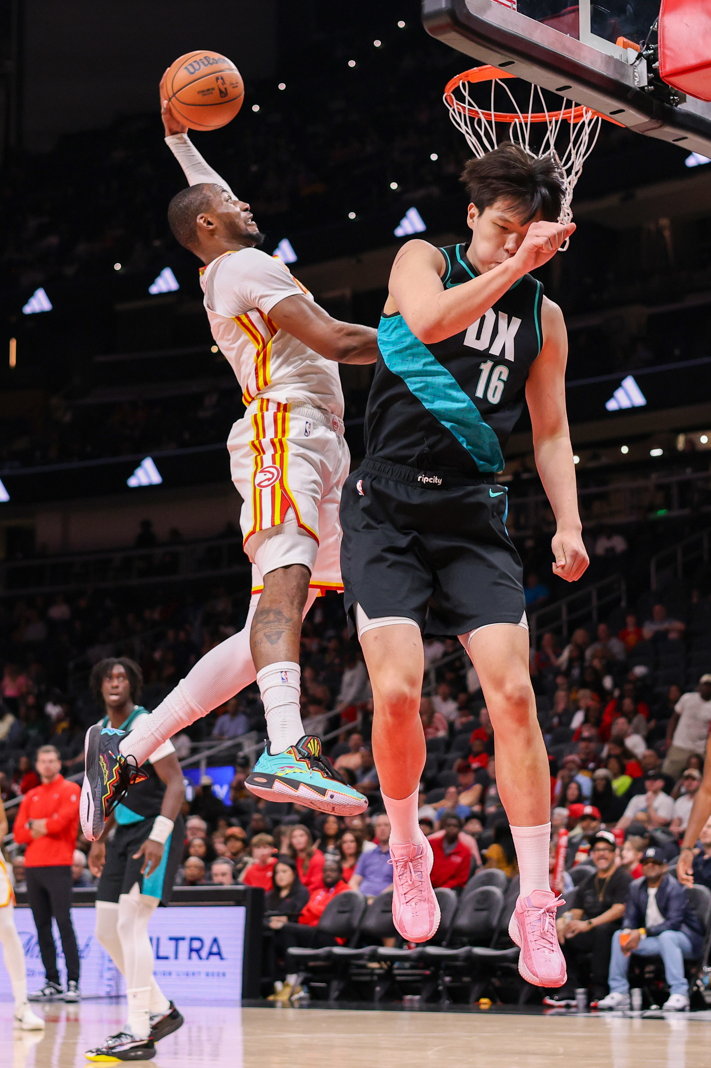 单臂隔扣杨瀚森！威尔金斯：勇士为何放弃年轻且有天赋的库明加？